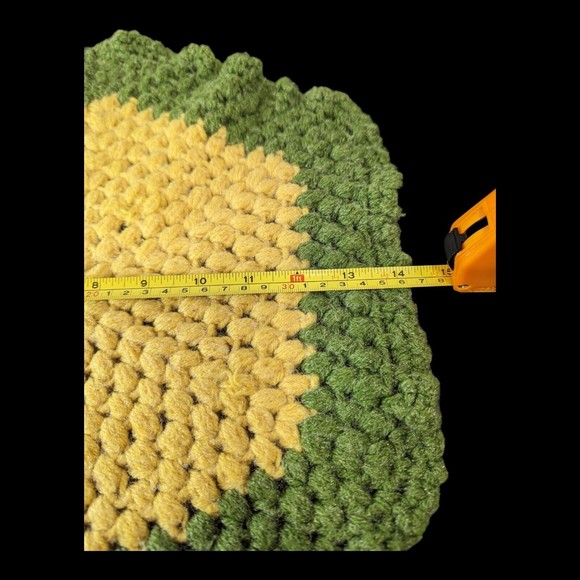 Vintage Crocheted Green And Yellow Hexagon Medium Thick Doily Placemat Handmade - Picture 5 of 5